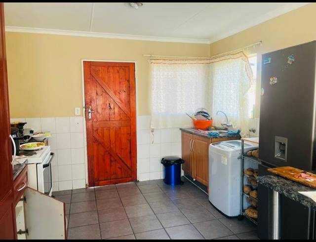 2 BEDROOM TOWNHOUSE FOR SALE IN RHODESFIELD